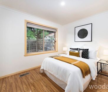 Love this low-maintenance corner home - Photo 2