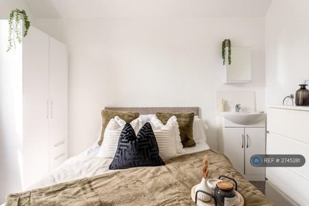 1 bedroom in a house share to rent - Photo 3