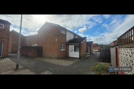 3 bedroom semi-detached house to rent - Photo 2
