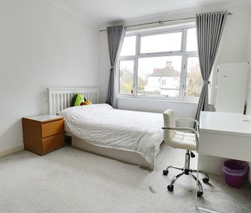 4 bedroom end of terrace house to rent - Photo 6