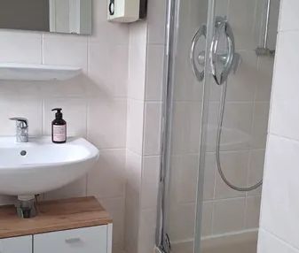 Stilvolle Galeriewohnung mit EBK im Hildener Norden - Photo 1