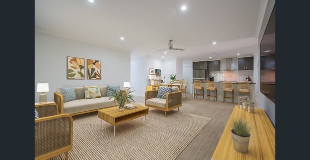 BEAUTIFULL FAMILY HOME 5 BEDS - Photo 1