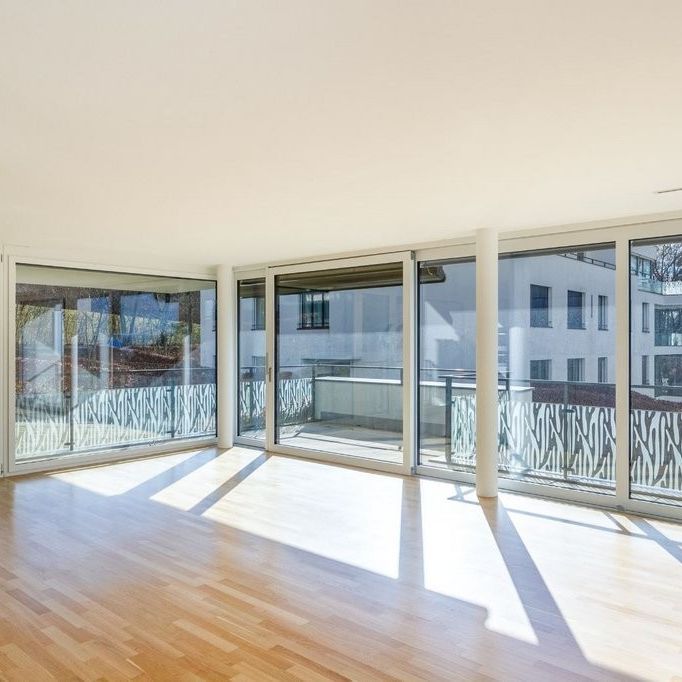Moderne Wohnung mit Gratis Einstellplatz - befristet bis 31.03.2027 - Photo 1