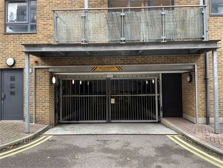 desvignes drive, london - Photo 2