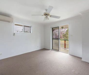 “Modern 3 Bedroom Home in Sought After Location!!” - Photo 6