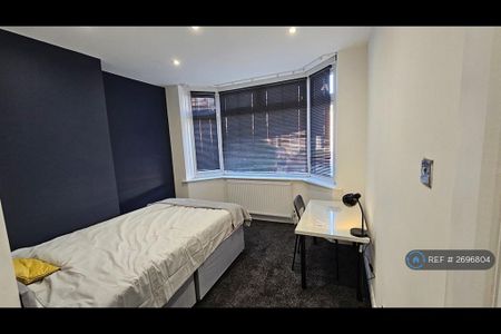 1 bedroom in a house share to rent - Photo 3