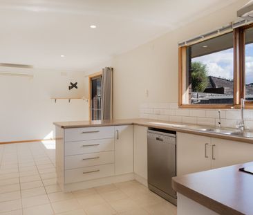 Perfectly Positioned for Lifestyle & Entertaining - Photo 4