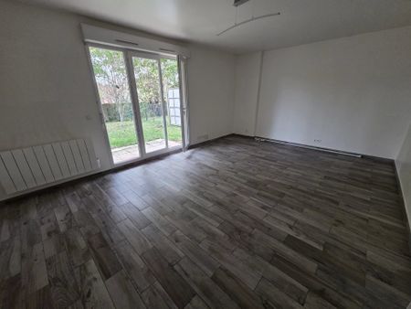 Location Appartement 3 pièces à Évry-Courcouronnes - Photo 3