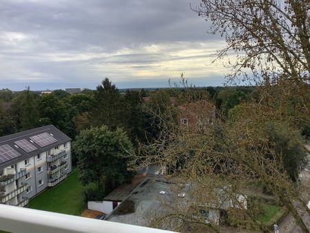 Super Ausblick und top saniert: 2 Zimmer Wohnung mit Balkon und Fahrstuhl. - Foto 5