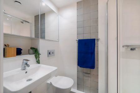 Silver Ensuite - Large - Photo 3