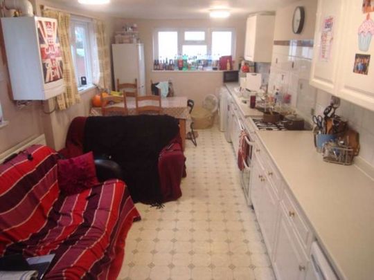 5 Bed - Addington Road, Reading - Photo 1