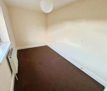 3 bedroom end of terrace house to rent - Photo 1