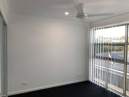 BEACHSIDE TOWNHOUSE - Photo 3