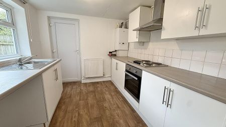 2 bedroom terraced house to rent - Photo 4
