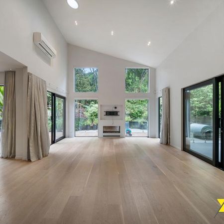 Spacious 4-Bedroom Family Home with Double Garage - Photo 3