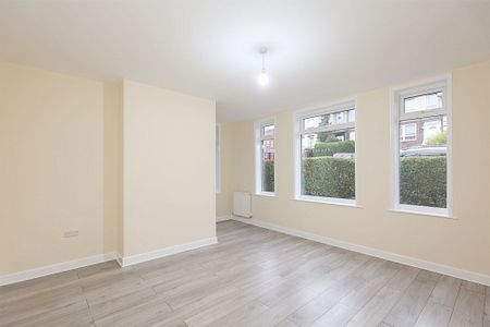 3 bedroom Terraced House to rent - Photo 2