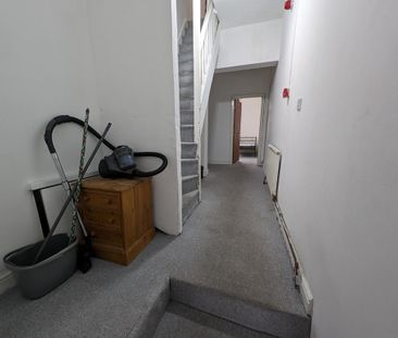 3 bedroom flat to rent - Photo 6