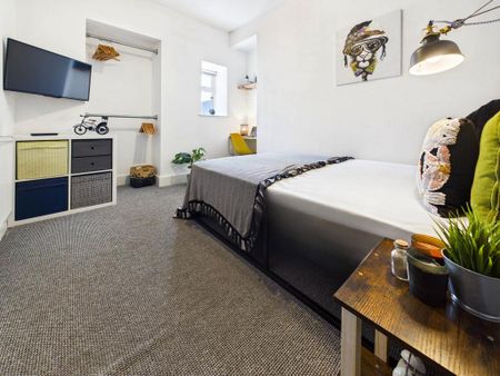 5 bedroom terraced house to rent - Photo 4