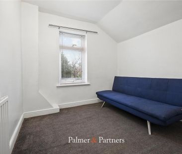 3 bedroom terraced house to rent - Photo 4