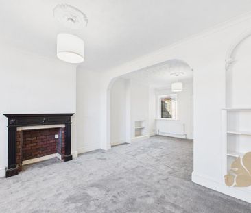 3 bedroom end of terrace house to rent - Photo 1