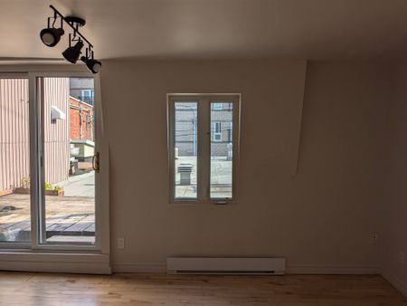 Très beau 1 1/2, style loft, St-Joseph Est Libre - Photo 3