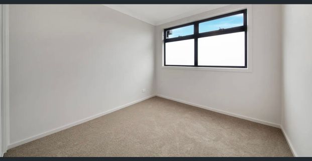 Modern 3-Bedroom Townhouse with Space, Style & Convenience - Photo 1