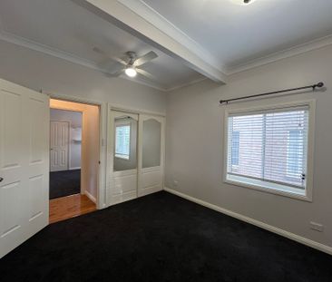 Three Bedroom Home with Sunroom - Photo 4