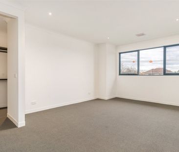 5B Lord Street, McKinnon VIC 3204 - Townhouse For Rent | Domain - Photo 1