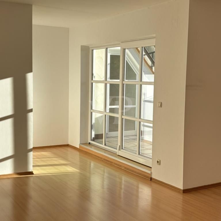 Lichtdurchflutet mit großzügiger Dachterrasse im Univiertel - Photo 1