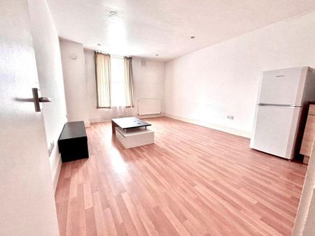 2 bedroom flat to rent - Photo 2