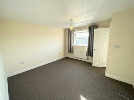 Town house to rent on - Photo 2