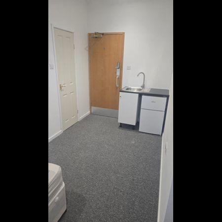 Studio Flat, Manchester Road, E14 - Photo 4