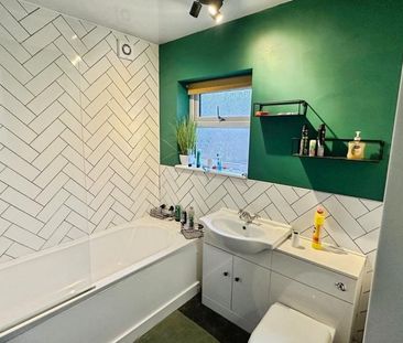 2 bedroom end of terrace house to rent - Photo 6