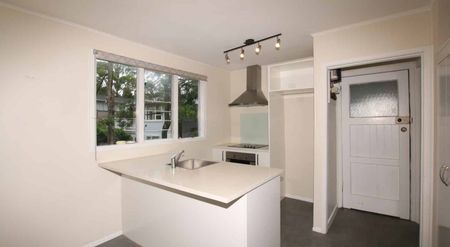 Cosy Solid Home - Photo 2