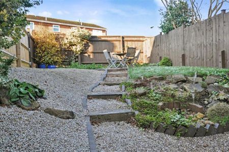 2 bedroom end of terrace house to rent - Photo 5