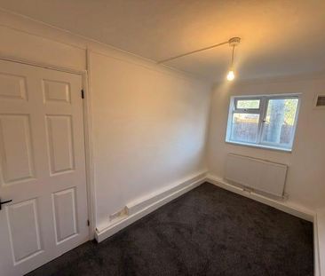 3 bedroom flat to rent - Photo 3