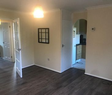 2 Bed Flat, Goodmayes, IG3 - Photo 2