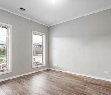 Charming Family Home in Cobblebank - Photo 2