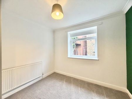 3 bedroom terraced house to rent - Photo 2