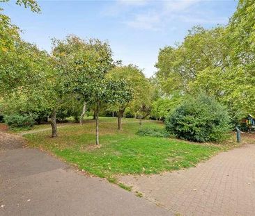 Thornhill Square, London, N1 - Photo 3