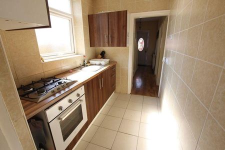 3 bedroom semi-detached house to rent - Photo 4