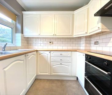 3 bedroom semi-detached house to rent - Photo 6