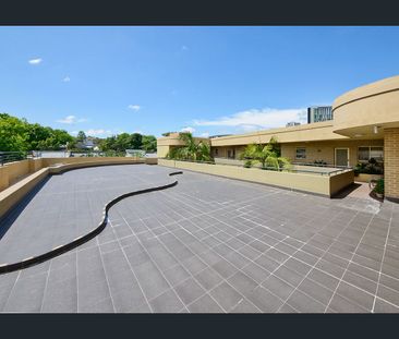 Oversized One Bedroom Apartment in central location. - Photo 6