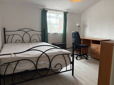 Ivanhoe Close, Cowley , Uxbridge - Photo 2