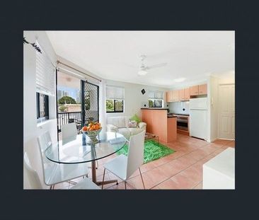 FURNISHED APARTMENT CLOSE TO SURFERS - Photo 3