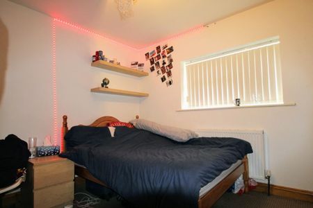 6 bedroom semi-detached house to rent - Photo 4