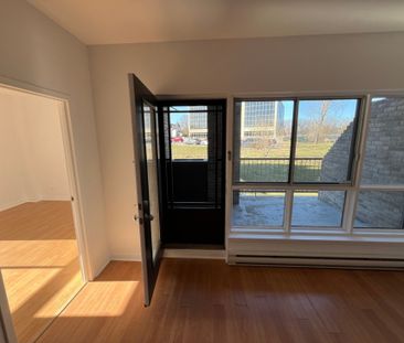 305 Rue Laviolette, app.109, J7Y 4H7, J7Y 4H7, Saint - Photo 1