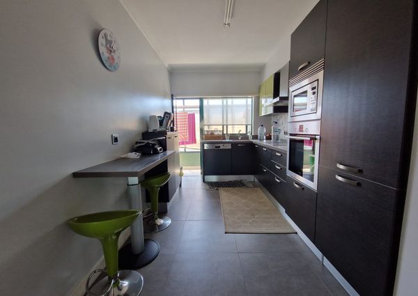 Apartamento T3 Renovado na Praia da Barra - 2ª Linha do Mar.