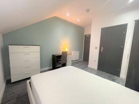 1 bedroom in a house share to rent - Photo 2