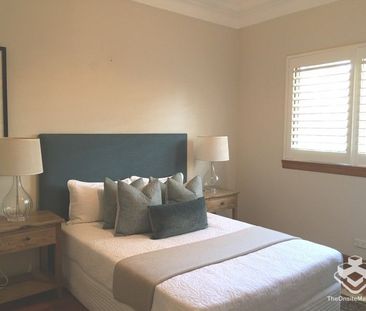 Beautiful Family Living and Entertaining - Photo 6